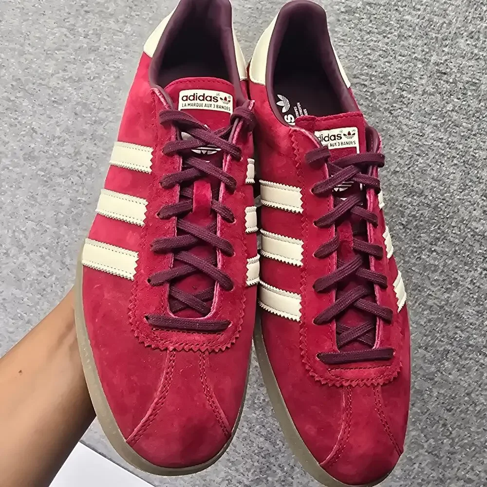 ADIDAS ORIGINALS BERMUDA COLLEGIATE BURGUNDY SNEAKERS, SIZE 10